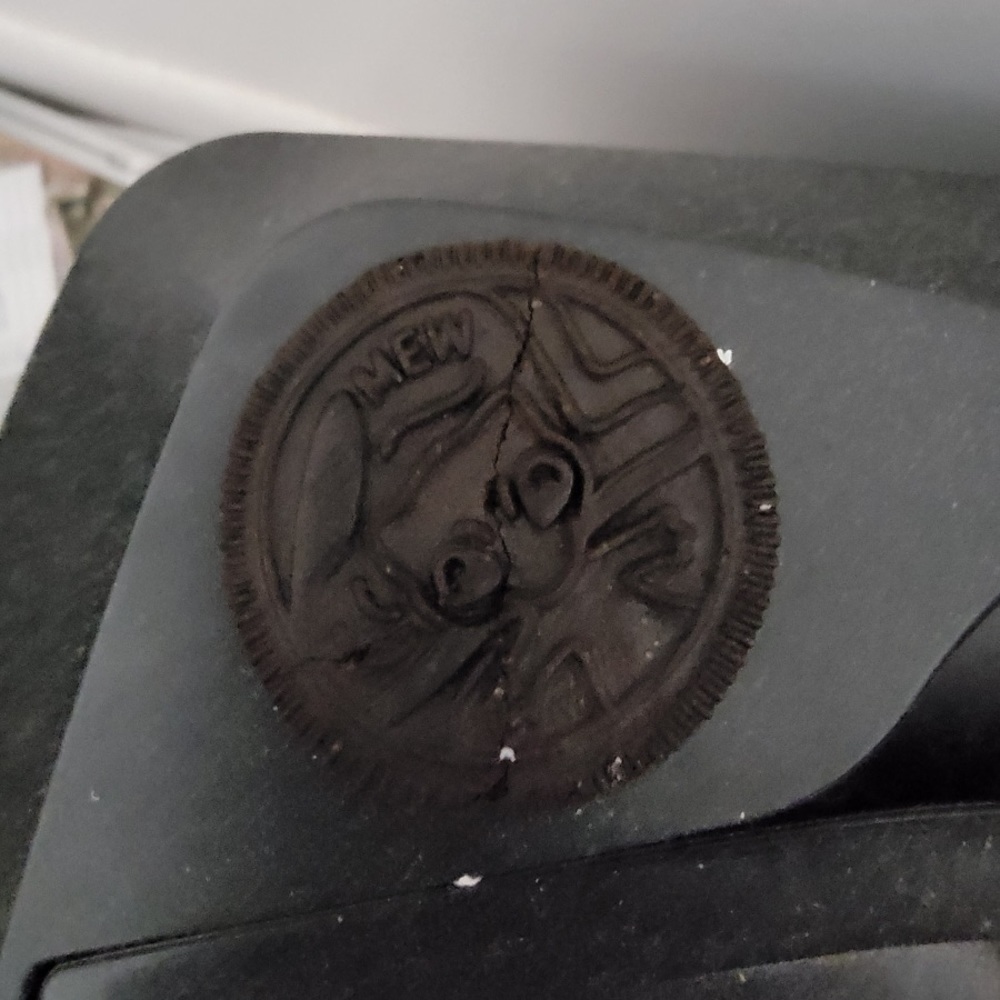 Rare Mew Pokémon Oreo!